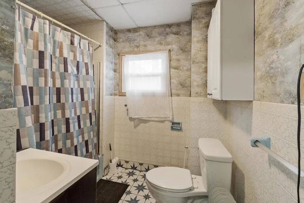 51 High Rock St, Lynn, MA 01902