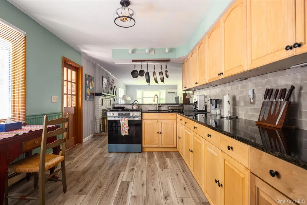 195 Sound Beach Blvd, Sound Beach, NY 11789