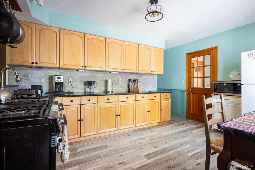 195 Sound Beach Blvd, Sound Beach, NY 11789