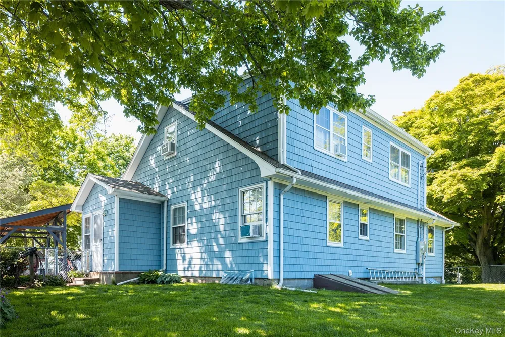 195 Sound Beach Blvd, Sound Beach, NY 11789