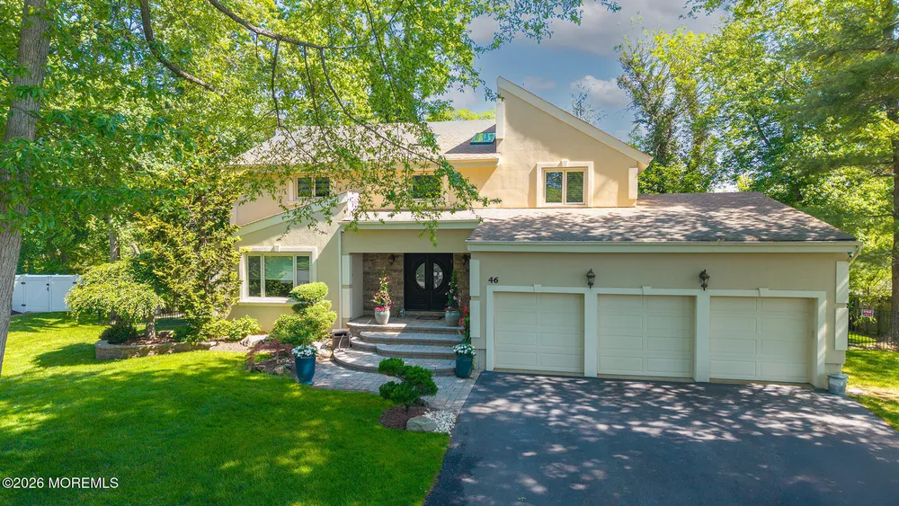 46 Thomas Dr, Manalapan, NJ 07726