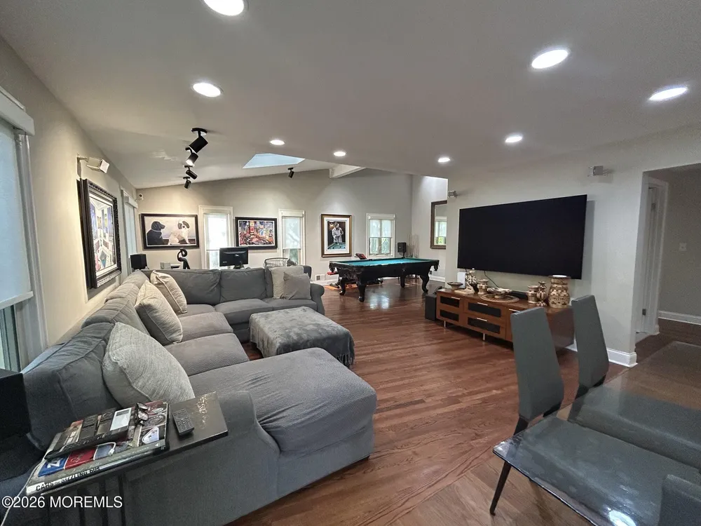 46 Thomas Dr, Manalapan, NJ 07726