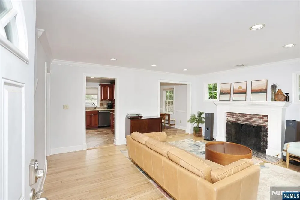 7 Short St, Harrington Park, NJ 07640