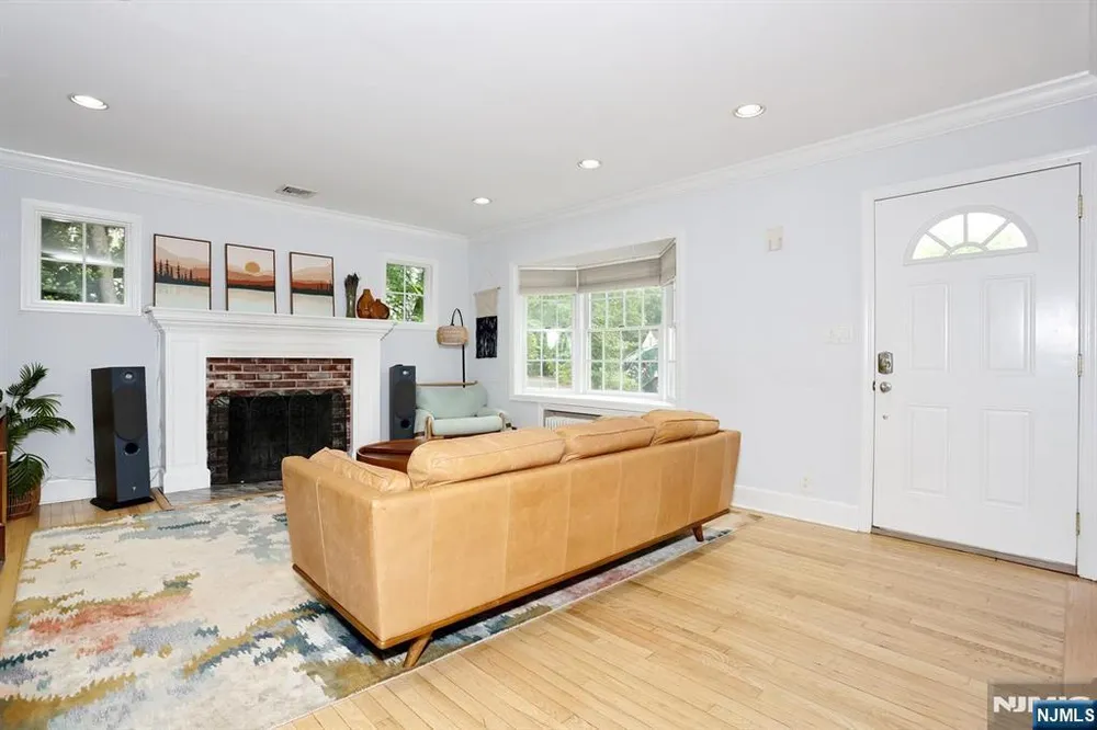 7 Short St, Harrington Park, NJ 07640