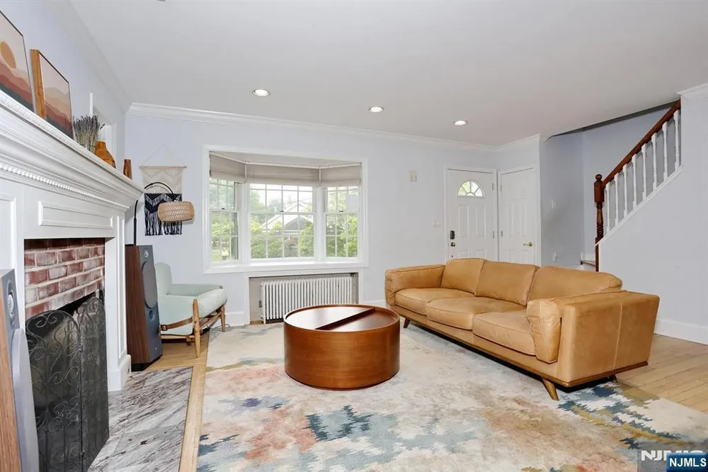 7 Short St, Harrington Park, NJ 07640