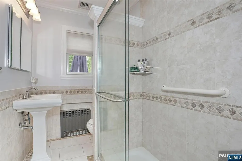 7 Short St, Harrington Park, NJ 07640