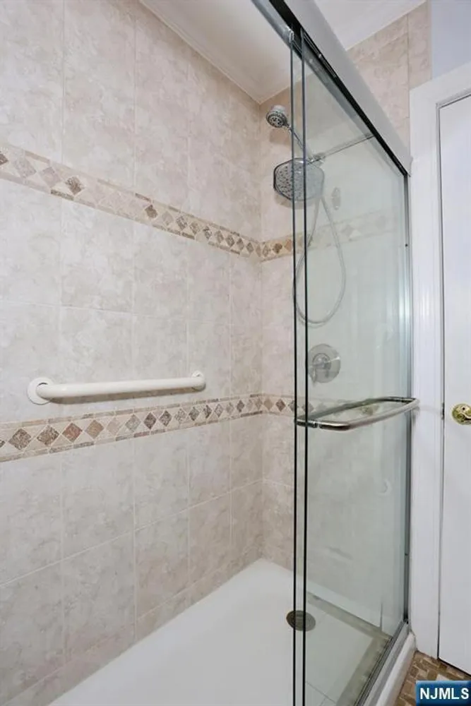 7 Short St, Harrington Park, NJ 07640