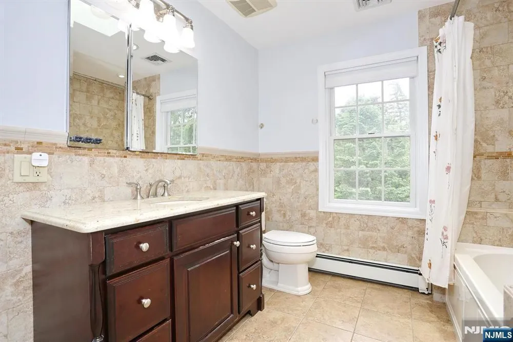 7 Short St, Harrington Park, NJ 07640