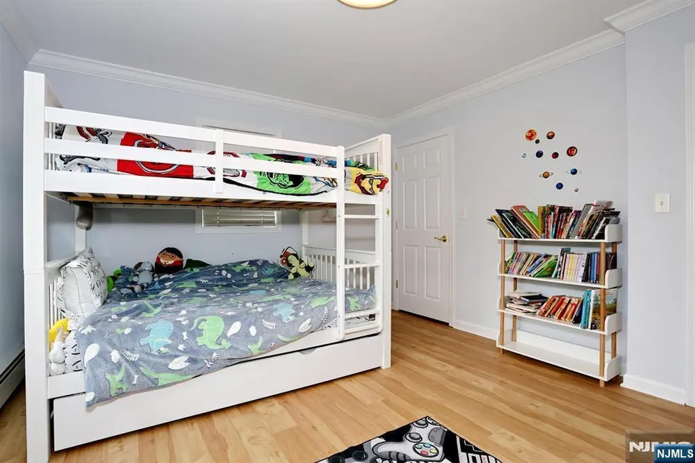 7 Short St, Harrington Park, NJ 07640