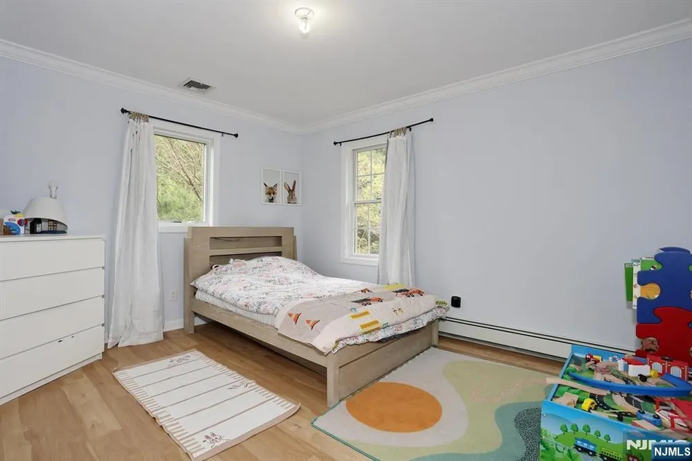 7 Short St, Harrington Park, NJ 07640