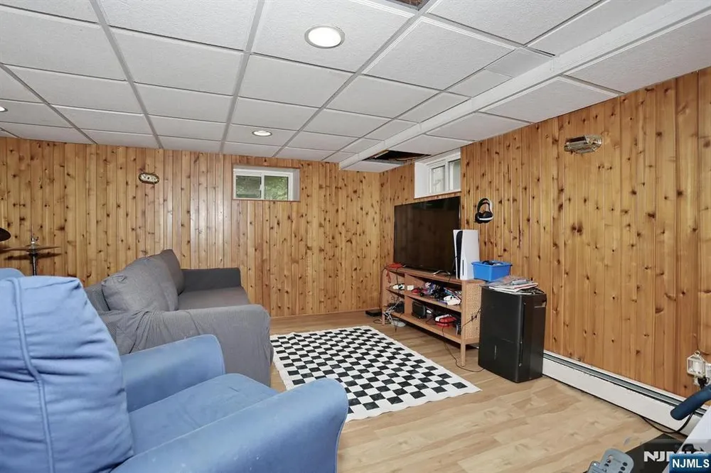 7 Short St, Harrington Park, NJ 07640