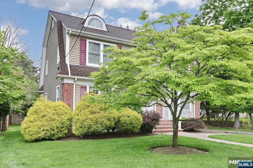 7 Short St, Harrington Park, NJ 07640