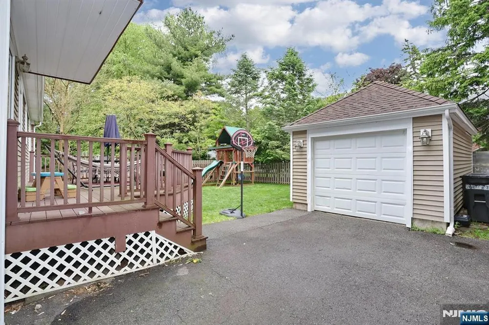 7 Short St, Harrington Park, NJ 07640