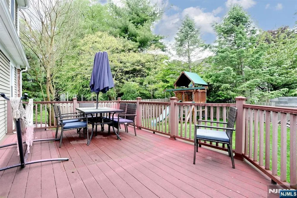 7 Short St, Harrington Park, NJ 07640