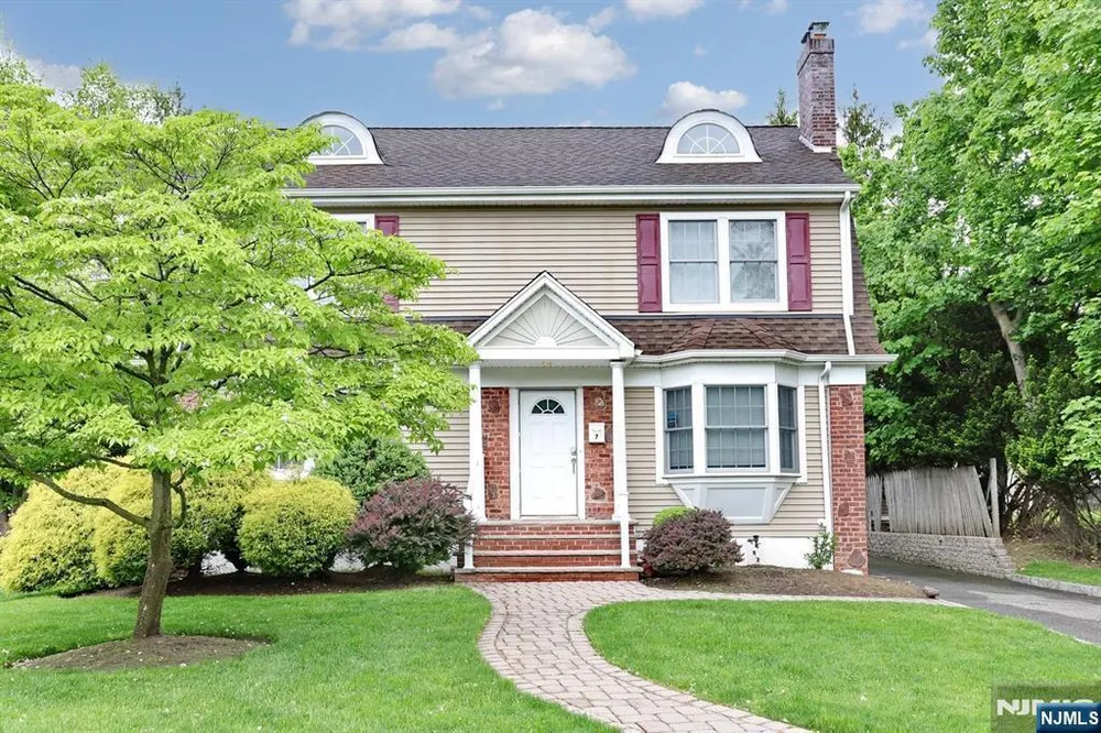 7 Short St, Harrington Park, NJ 07640
