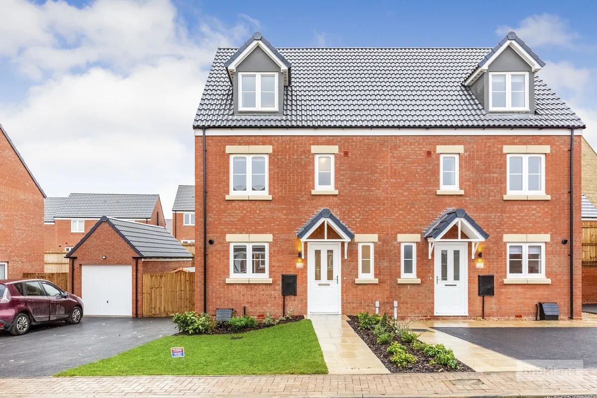 Alva Close, Weldon, CORBY