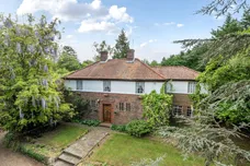Lower Road, Leatherhead, KT22 photo 1