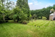 Lower Road, Leatherhead, KT22 photo 2