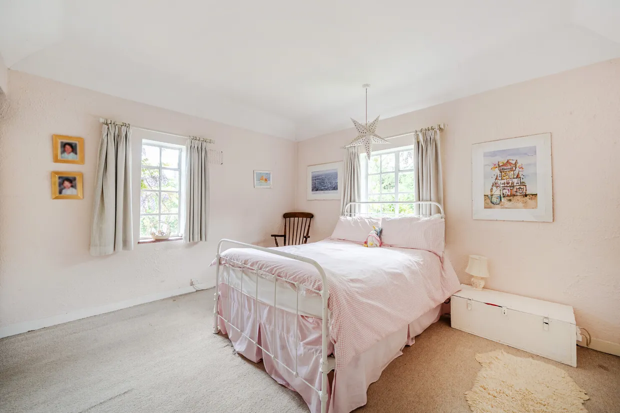 Lower Road, Leatherhead, KT22 photo 12