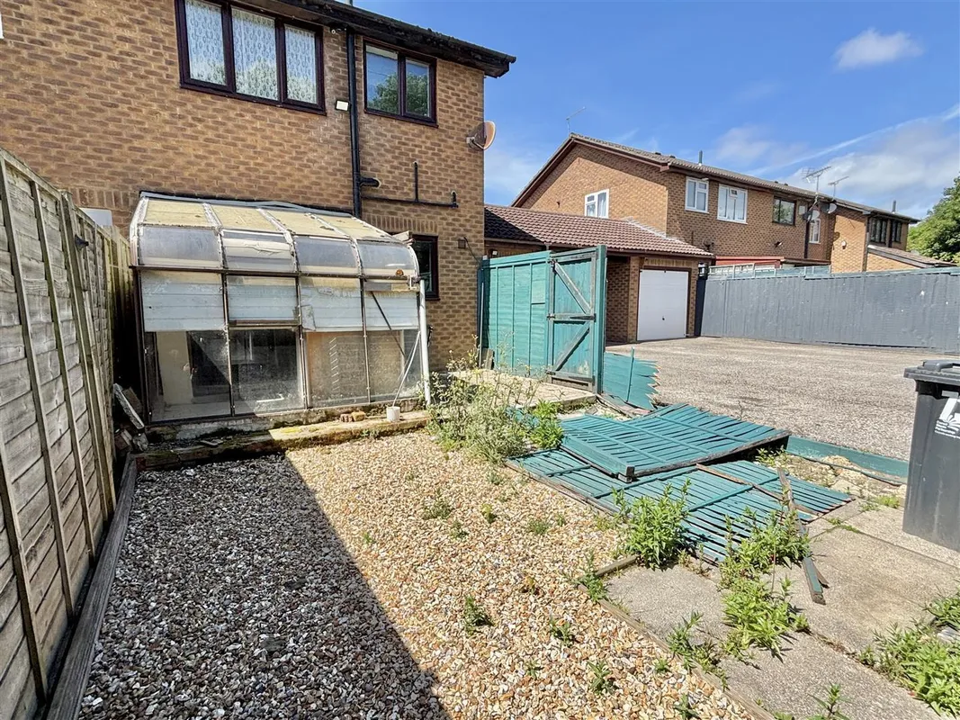 Gorse Lane, Upton