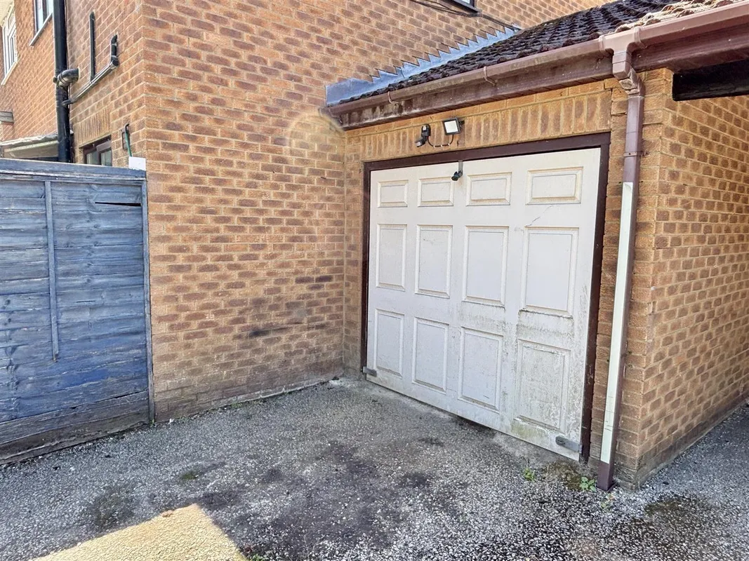 Gorse Lane, Upton