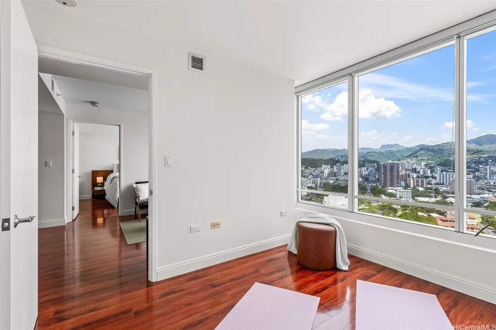 1009 Kapiolani Blvd, Honolulu, HI 96814