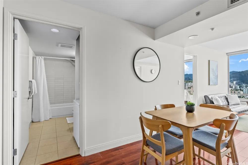 1009 Kapiolani Blvd, Honolulu, HI 96814