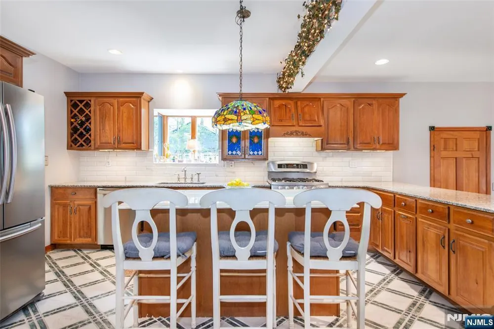 151 Washington Ave, Hillsdale, NJ 07642