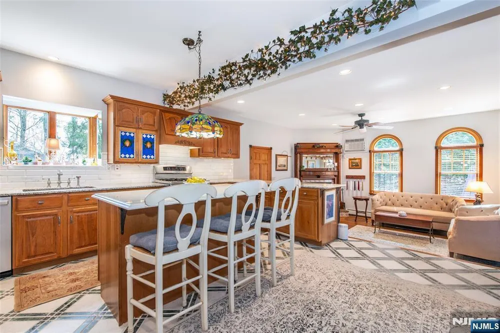 151 Washington Ave, Hillsdale, NJ 07642
