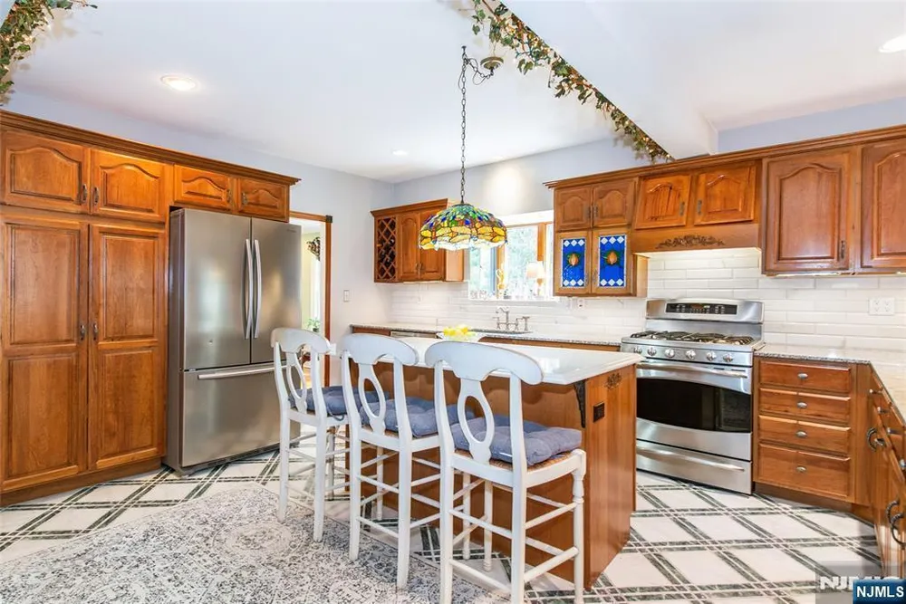 151 Washington Ave, Hillsdale, NJ 07642