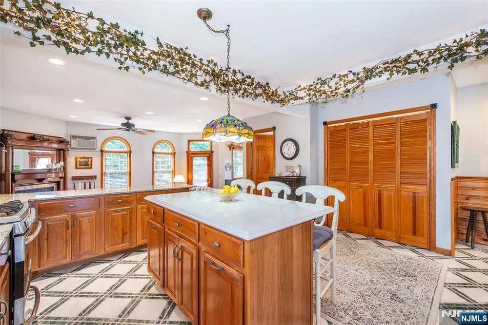 151 Washington Ave, Hillsdale, NJ 07642