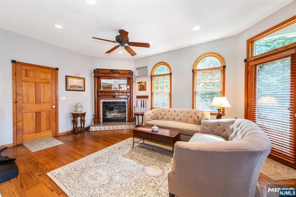 151 Washington Ave, Hillsdale, NJ 07642