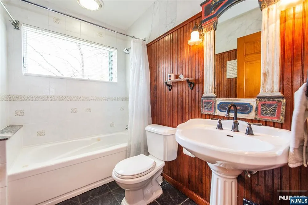 151 Washington Ave, Hillsdale, NJ 07642