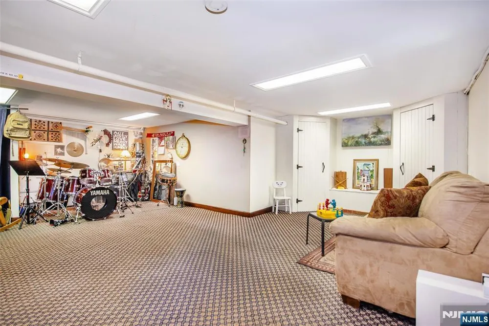 151 Washington Ave, Hillsdale, NJ 07642