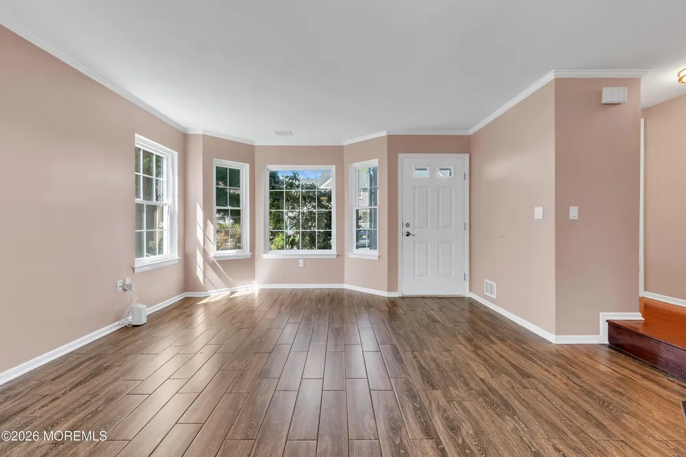 8 Mainbraid Ct, Tinton Falls, NJ 07753