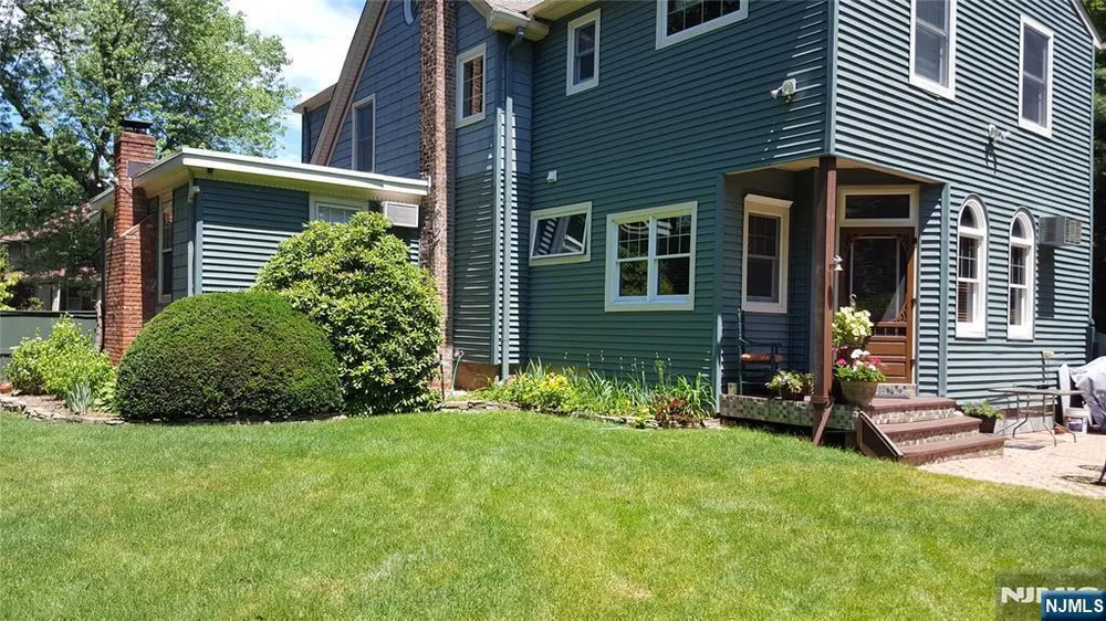 151 Washington Ave, Hillsdale, NJ 07642