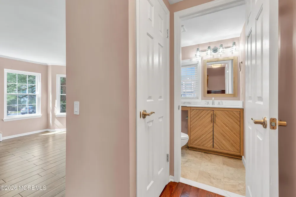 8 Mainbraid Ct, Tinton Falls, NJ 07753