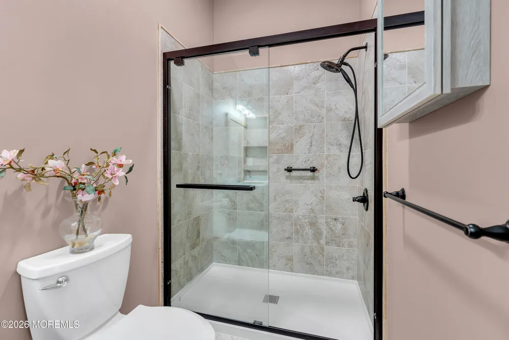 8 Mainbraid Ct, Tinton Falls, NJ 07753