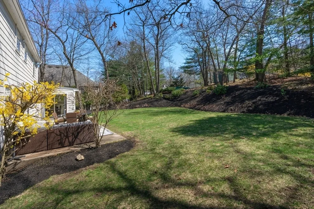 30 Ivy Rd, Wellesley, MA 02482