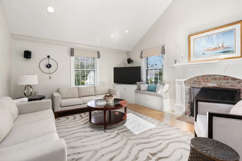 30 Ivy Rd, Wellesley, MA 02482