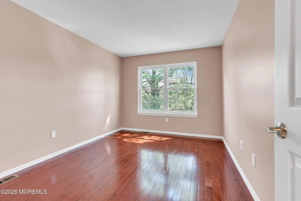 8 Mainbraid Ct, Tinton Falls, NJ 07753