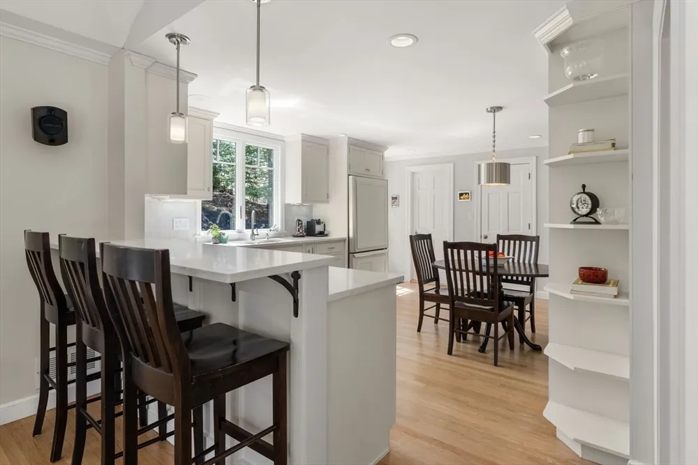 30 Ivy Rd, Wellesley, MA 02482