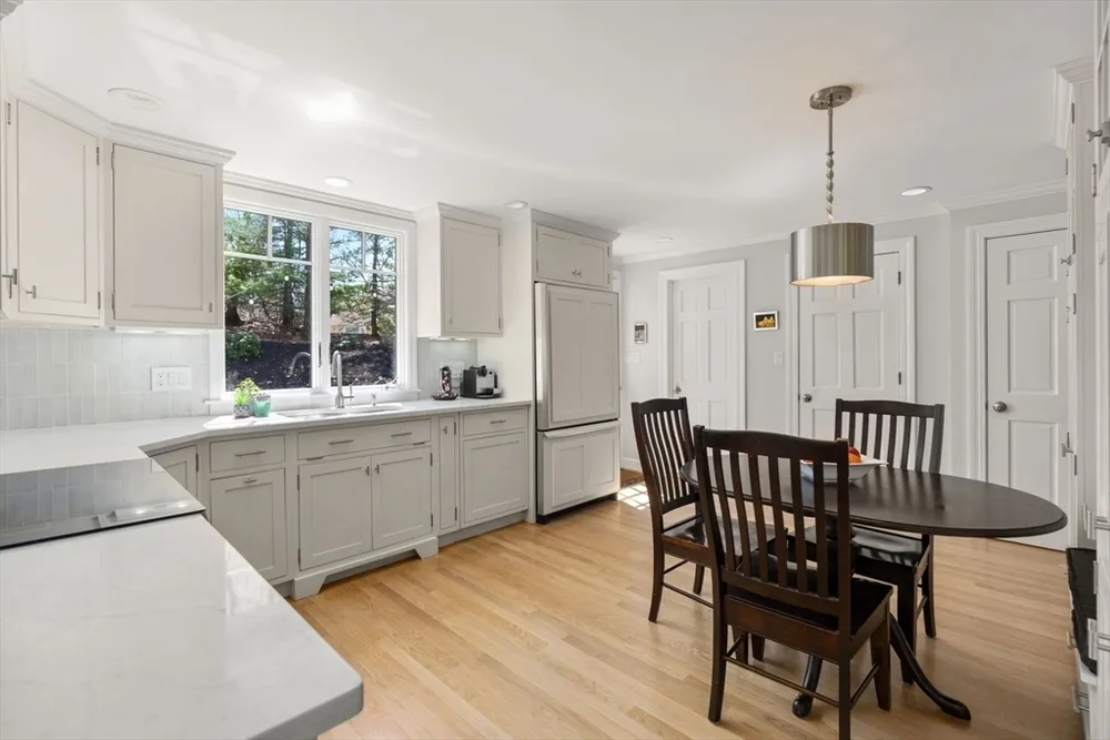 30 Ivy Rd, Wellesley, MA 02482