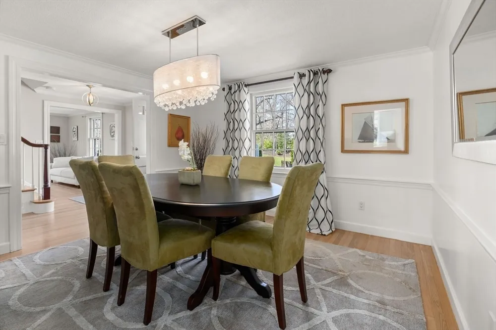 30 Ivy Rd, Wellesley, MA 02482