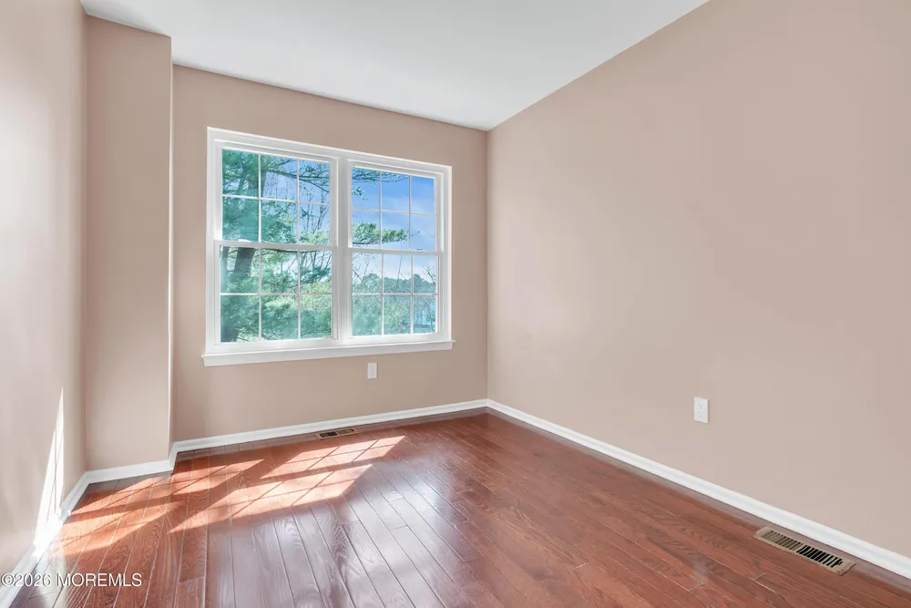 8 Mainbraid Ct, Tinton Falls, NJ 07753