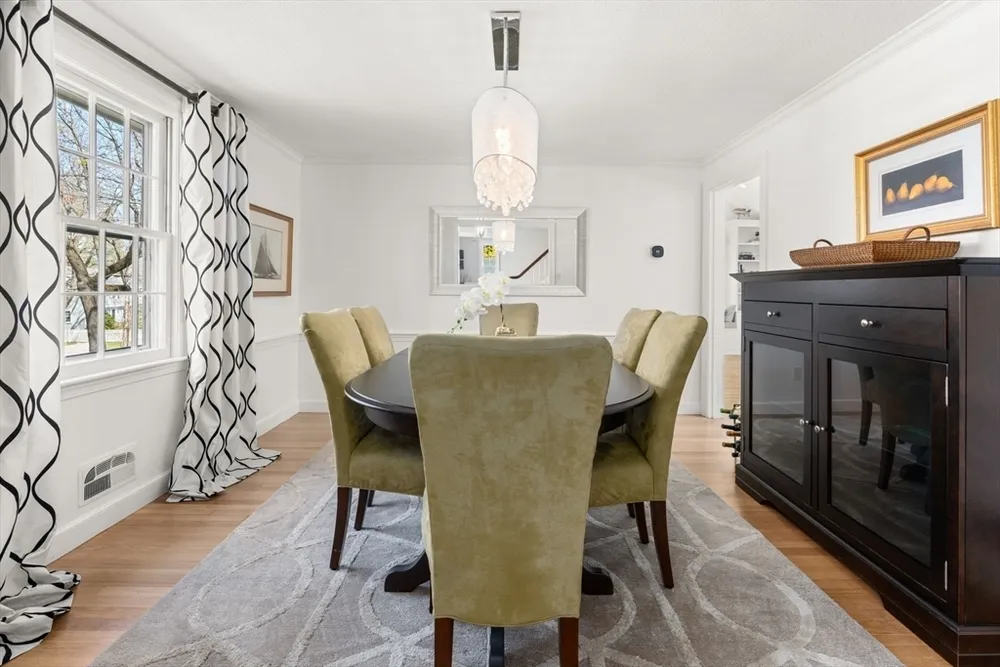 30 Ivy Rd, Wellesley, MA 02482