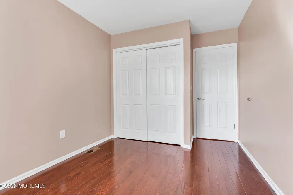 8 Mainbraid Ct, Tinton Falls, NJ 07753