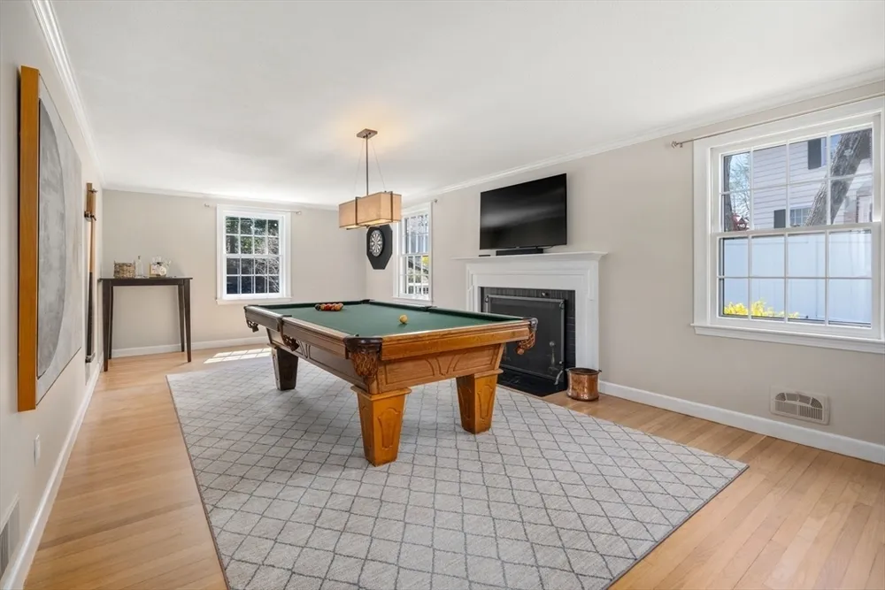 30 Ivy Rd, Wellesley, MA 02482