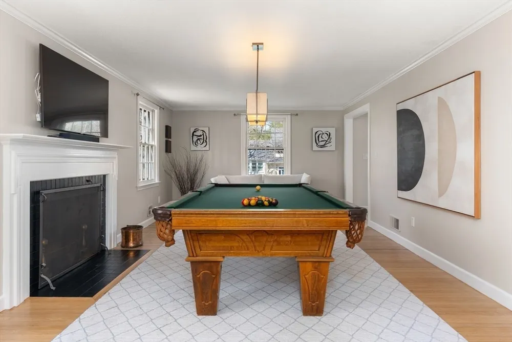 30 Ivy Rd, Wellesley, MA 02482