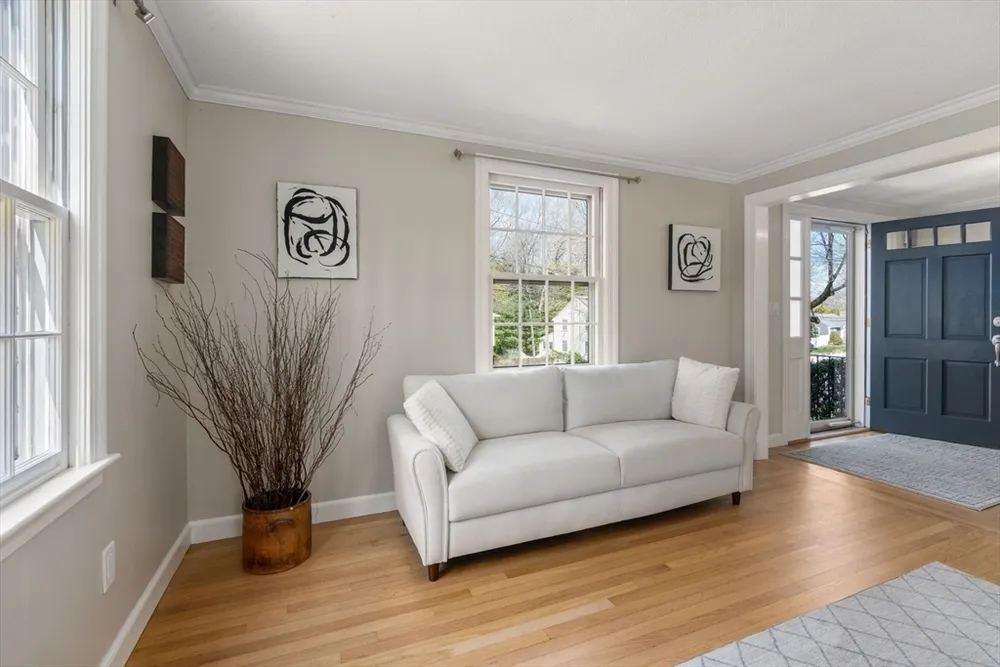 30 Ivy Rd, Wellesley, MA 02482